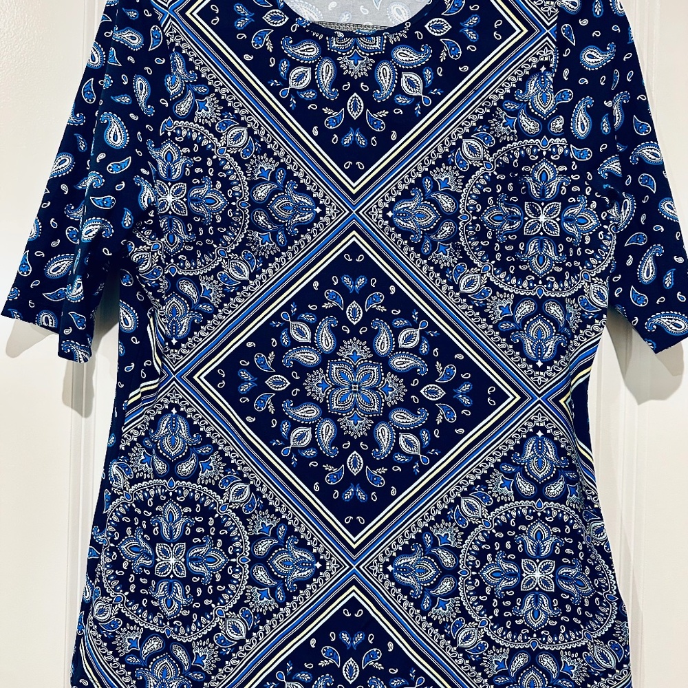 Land’s End Women’s Size M/L Crew Neck Pullover Top in Blue Paisley